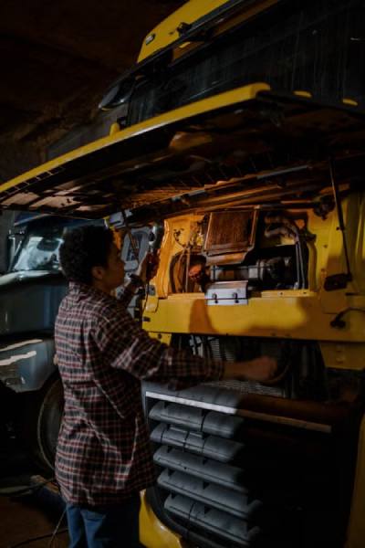 Black Smoke, White Smoke, Blue Smoke: A Diesel Truck Repair Guide to Reading Your Exhaust